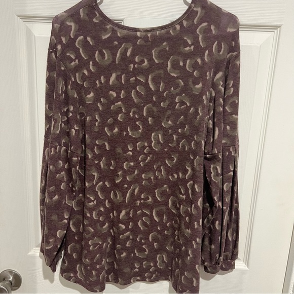 Lilypad Leopard Cheetah Animal Print Long Sleeve Top M - Picture 2 of 3